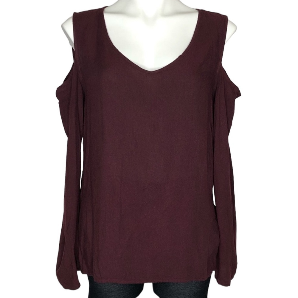 Cloth & Stone cold shoulder v neck top, small